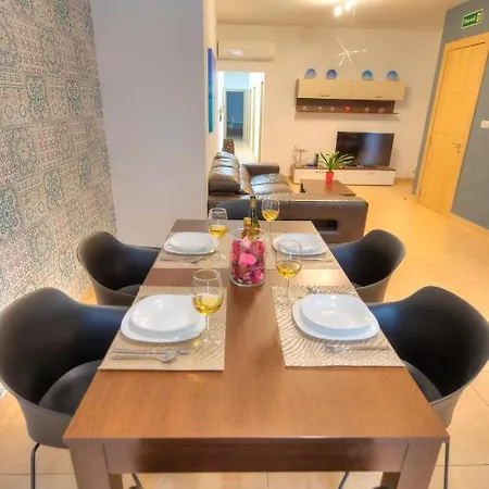 Beautifully Finished And Large Steps Away From Rocky Ddif1-1 아파트 *