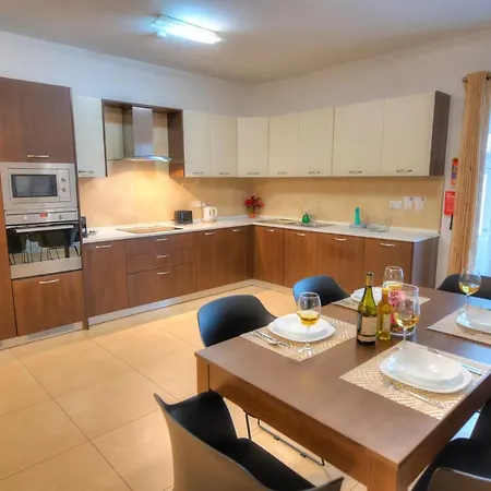 Beautifully Finished And Large Steps Away From Rocky Ddif1-1 아파트 *