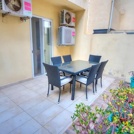 Beautifully Finished And Large Steps Away From Rocky Ddif1-1 דירה *