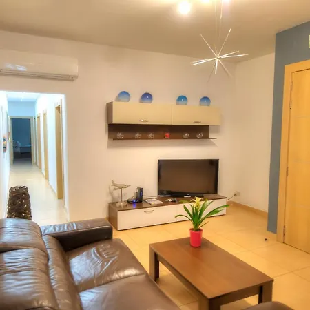 Beautifully Finished And Large Steps Away From Rocky Ddif1-1