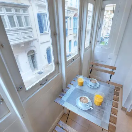 דירה Beautifully Finished And Large Steps Away From Rocky Ddif1-1 *