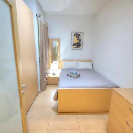 Beautifully Finished And Large Steps Away From Rocky Ddif1-1 דירה סליאמה