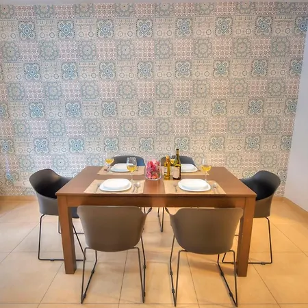 Beautifully Finished And Large Steps Away From Rocky Ddif1-1