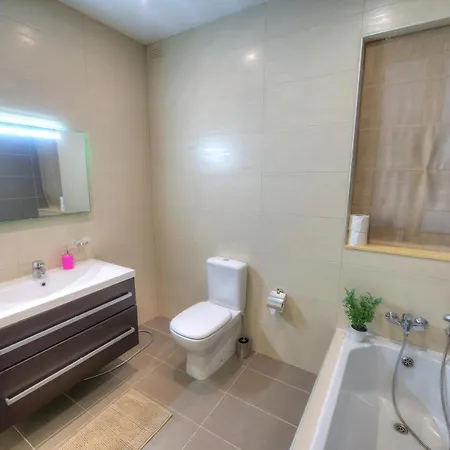 아파트 Beautifully Finished And Large Steps Away From Rocky Ddif1-1 *